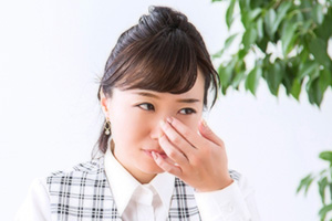 ⑧コンタクトレンズをはめていて充血したりゴロゴロしたりする